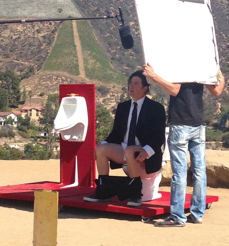 Pic Toilet Actor